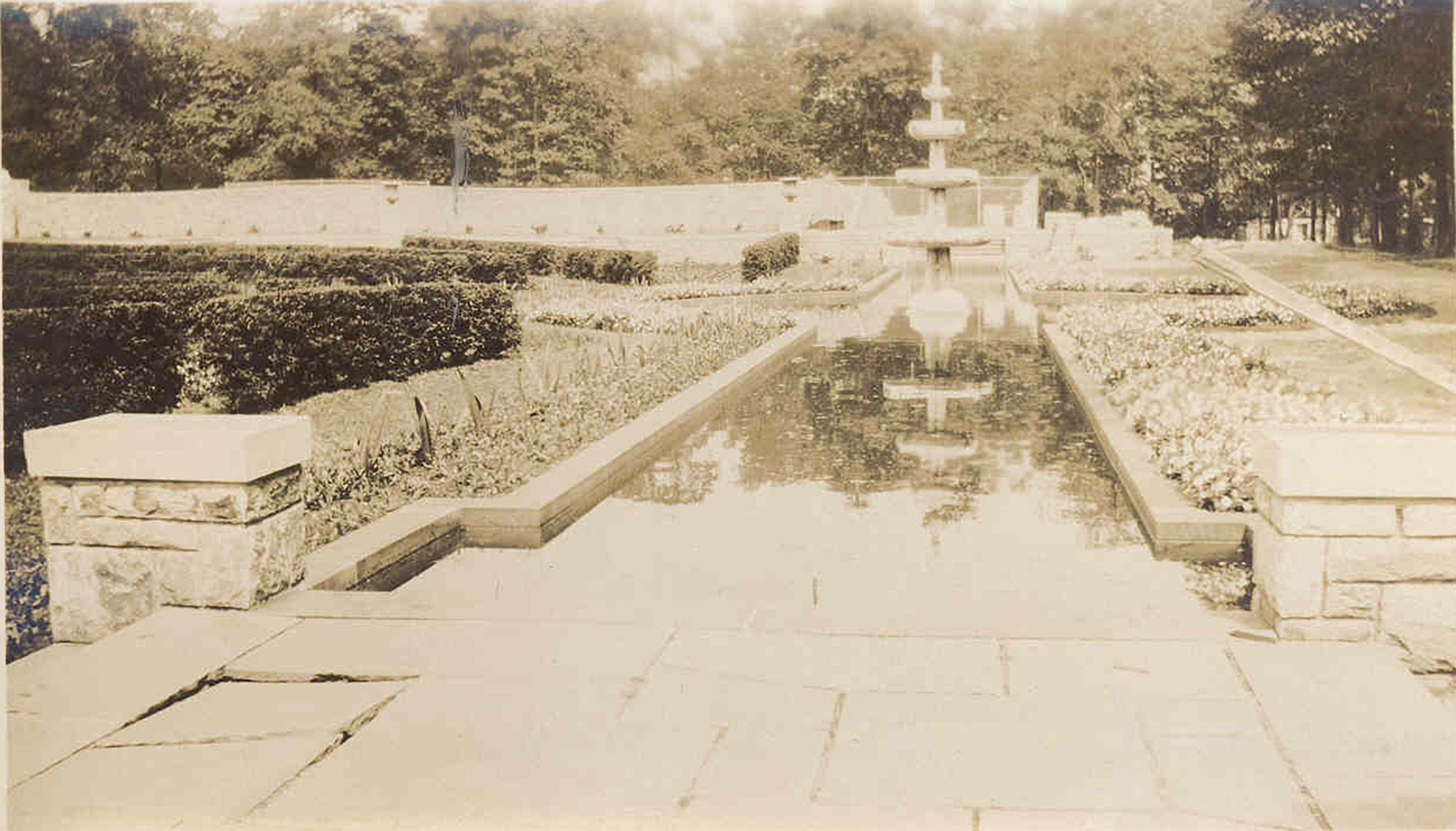 The original Sefton Manor gardens with classical fountain
